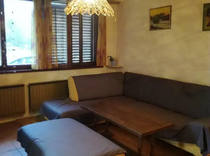 アパート Jasmine イゾラ